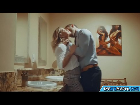 ❤️ Thaum ib tug busty blonde ntxias koj nyob rau hauv ib tug pej xeem chav dej ❤️❌  porn  ntawm peb  ib